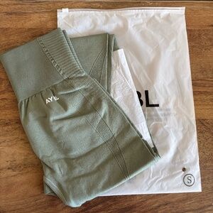 NWT AYBL Balance V2 Seamless Leggings Color Green Size Small